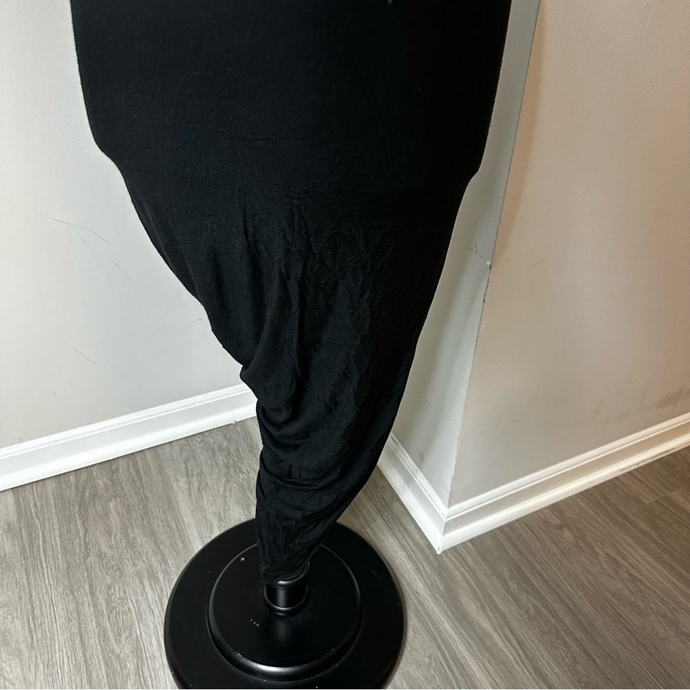 Daily Look Asymmetrical Ruched Black Skirt in Size Medium - Picture 6 of 7
